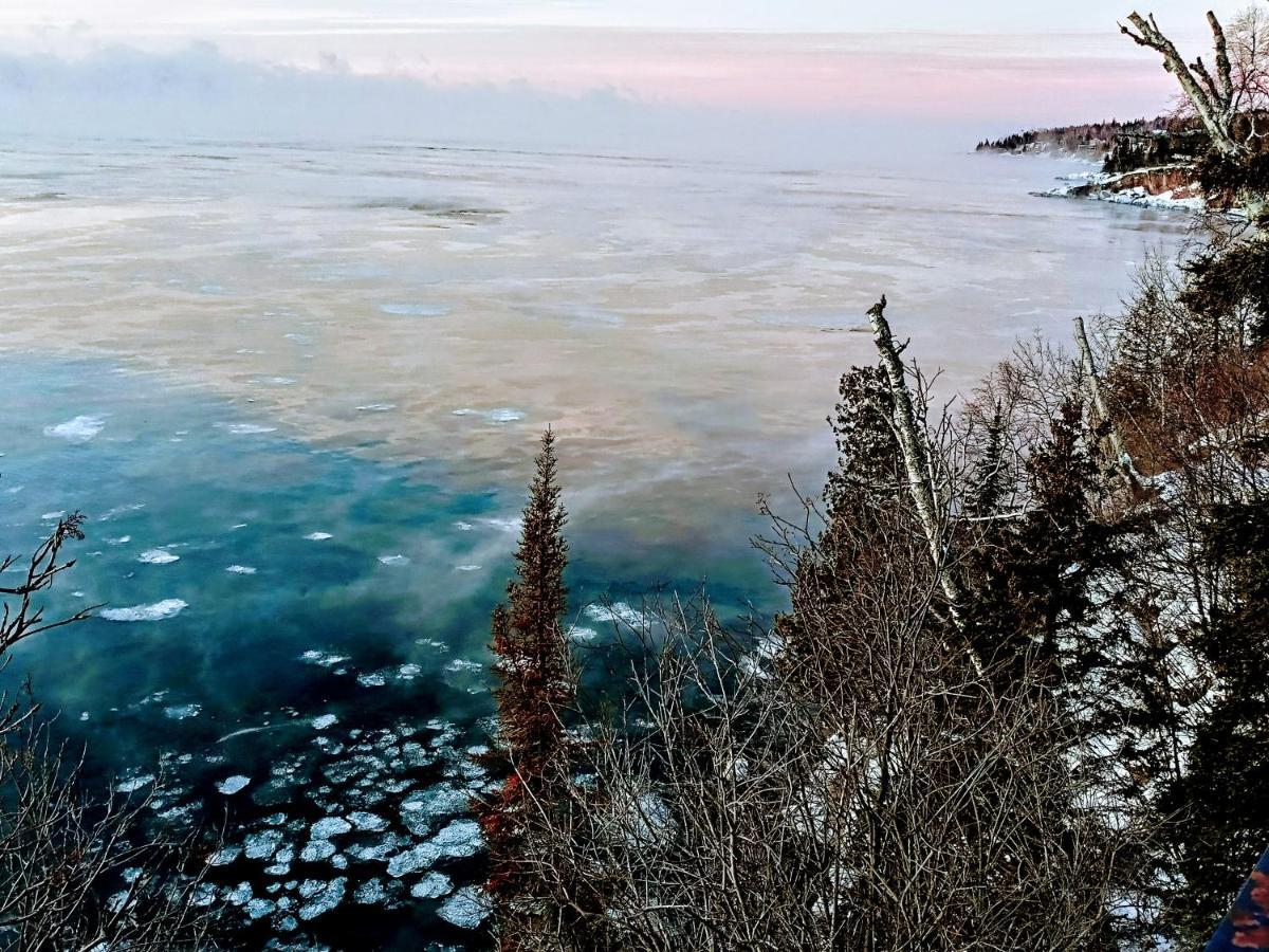 Cliff Dweller On Lake Superior Tofte Kültér fotó